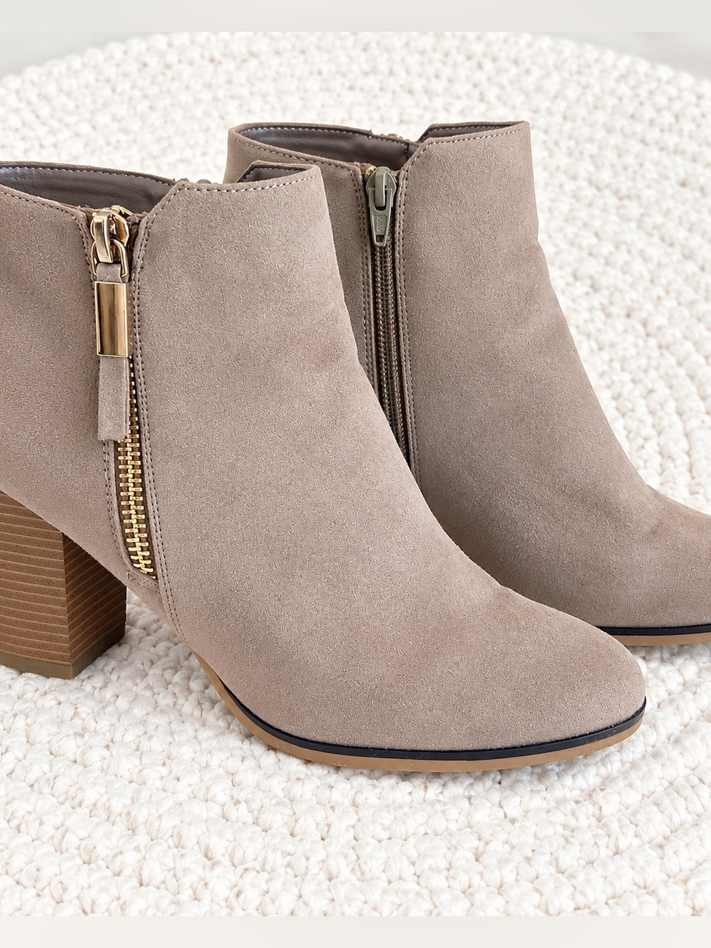 Apt. 9 Timezone High Heel Ankle Boots Taupe Faux Suede Gold Zip Size 10